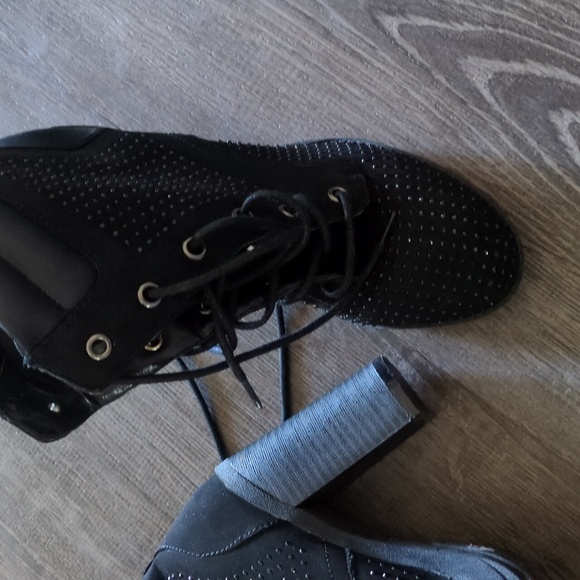 Booties - Picture 4 of 6